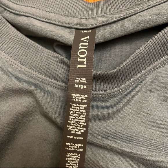 VUORI Long Sleeve Halo Crew. Size Large.
Color: Vintage Pistachio Heather - Picture 6 of 9